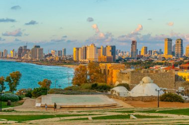 Gün batımı görünümü cityscape Tel Aviv, İsrail