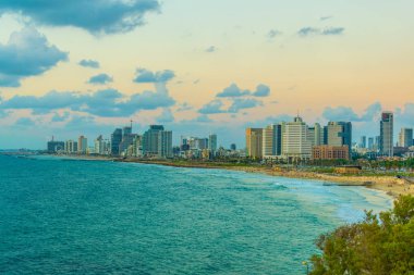 Gün batımı görünümü cityscape Tel Aviv, İsrail