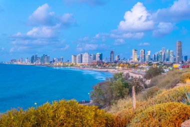 Gün batımı görünümü cityscape Tel Aviv, İsrail