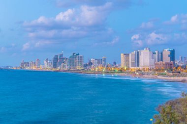 Gün batımı görünümü cityscape Tel Aviv, İsrail