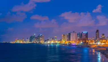 Gün batımı görünümü cityscape Tel Aviv, İsrail