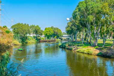 Yarkon Nehri pasing ile Tel Aviv, İsrail