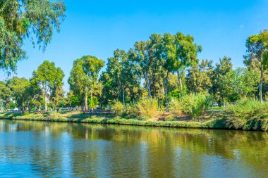 Yarkon Nehri pasing ile Tel Aviv, İsrail
