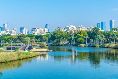 Yarkon Nehri pasing ile Tel Aviv, İsrail