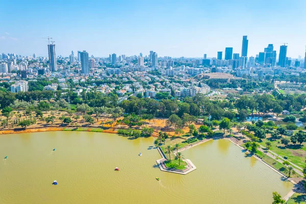 Paisaje urbano de Tel Aviv visto desde TLV Globo volando sobre Hayark — Foto de Stock