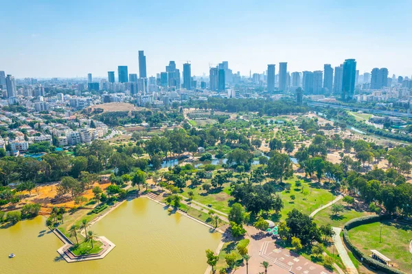 Paisaje urbano de Tel Aviv visto desde TLV Globo volando sobre Hayark — Foto de Stock