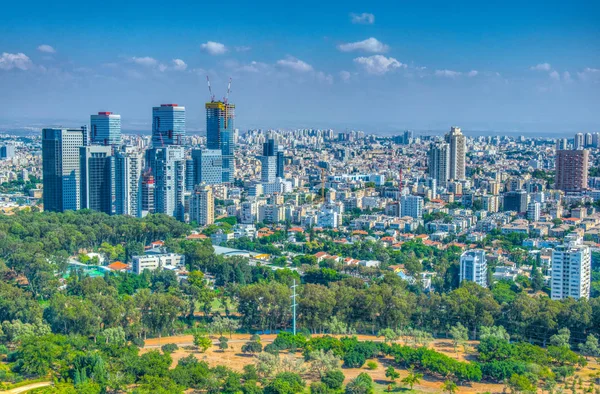 Міський пейзаж Тель-Авіва розглянений з Tlv повітряна куля летить над Hayark — стокове фото