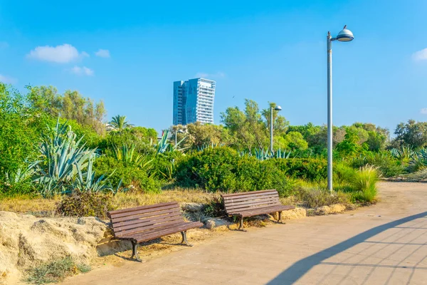 Strandpromenad på Independence park på Tel Aviv, Israel — Stockfoto