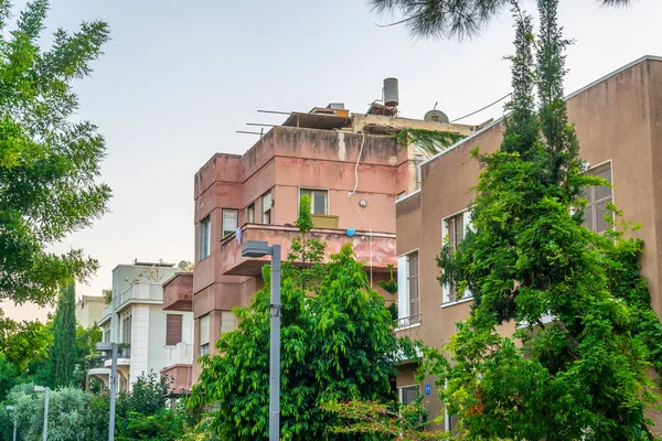 Residential houses and Bauhaus architecture on Bialik street in — Stock Photo, Image