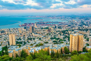 Haifa, İsrail'in gün batımı görünümü