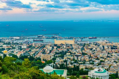Haifa, İsrail Bahai bahçeleri gün batımı görünümü