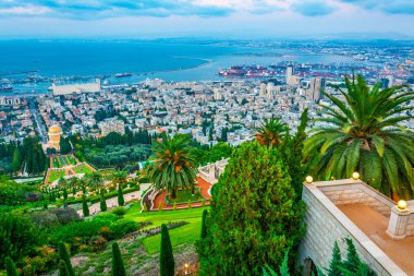 Haifa, İsrail Bahai bahçeleri gün batımı görünümü