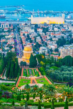 Haifa, İsrail Bahai bahçeleri gün batımı görünümü