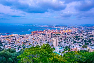 Haifa, İsrail'in gün batımı görünümü