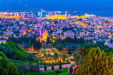 Haifa, İsrail Bahai bahçeleri gün batımı görünümü
