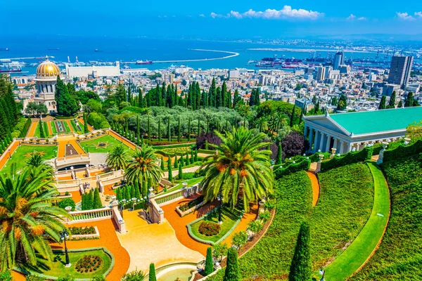 Вид с воздуха на сады Бахай в Хайфе, Израиль — стоковое фото