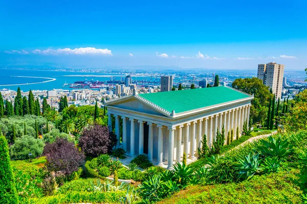 Universele Huis van gerechtigheid op Bahai tuinen in Haifa, Israël — Stockfoto