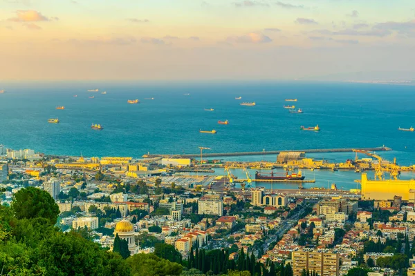 Vista al atardecer del puerto de Haifa, Israel — Foto de Stock