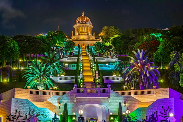 Haifa, İsrail Bahai bahçelerde gece görünümü — Stok fotoğraf