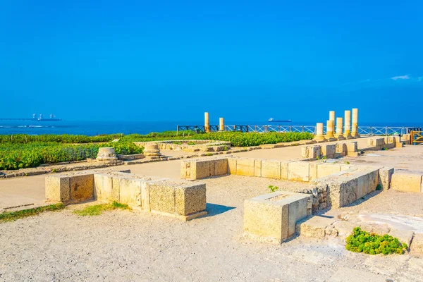 Ruinas del palacio promontorio en la antigua cesárea de Israel — Foto de Stock