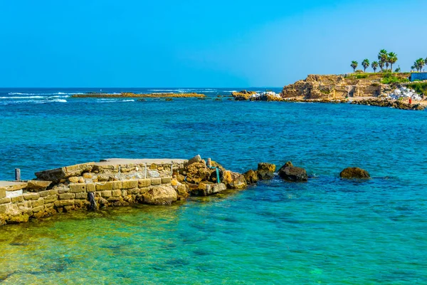 Ruínas do antigo porto de Cesareia, em Israel — Fotografia de Stock