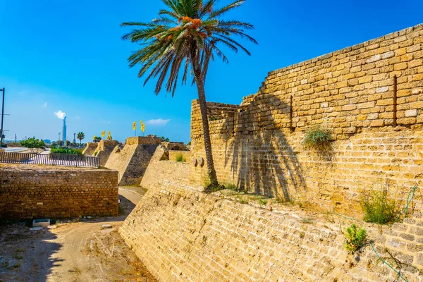 Ruinas de la ciudad de los cruzados en la antigua cesárea en Israel — Foto de Stock