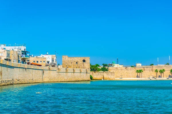 Parede medieval protegendo Acre / Akko do mar Mediterrâneo em — Fotografia de Stock