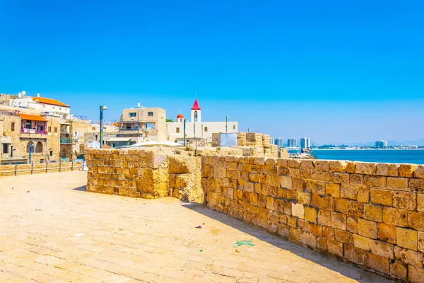 Parede medieval protegendo Acre / Akko do mar Mediterrâneo em — Fotografia de Stock