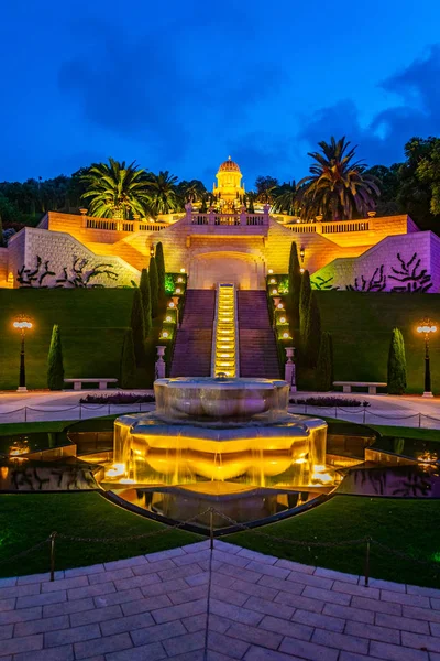 Haifa, İsrail Bahai bahçelerde gece görünümü — Stok fotoğraf