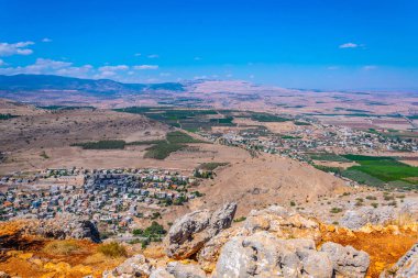 Mount Arbel İsrail'den Hamam köyünün havadan görünümü