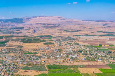 Mount Arbel İsrail'den Migdal köyünün havadan görünümü