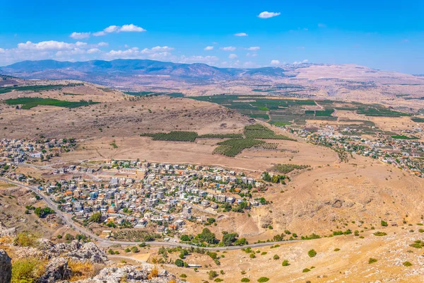 Вид с воздуха на деревню Хамам с горы Арбель в Израиле — стоковое фото