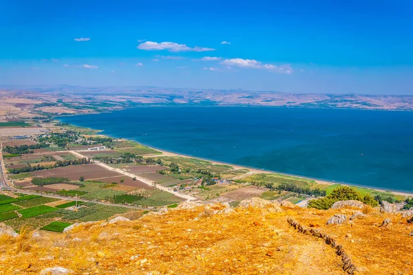 Galilejské jezero při pohledu z hora Arbel v Izraeli — Stock fotografie