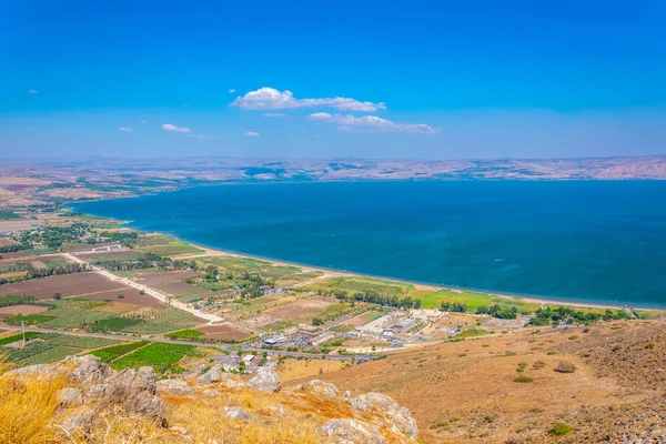 Galilejské jezero při pohledu z hora Arbel v Izraeli — Stock fotografie