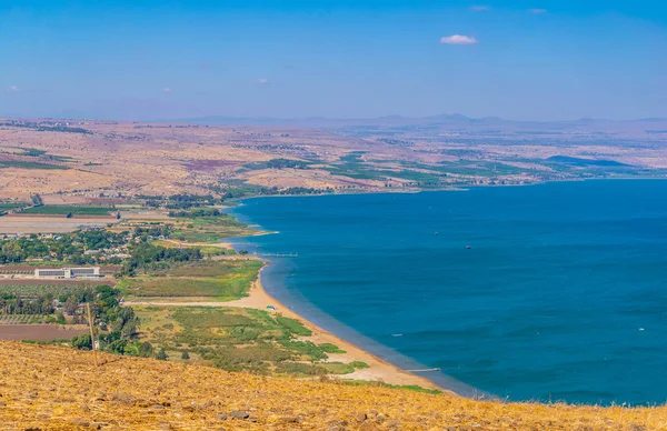 Галилейское море с горы Арбель в Израиле — стоковое фото