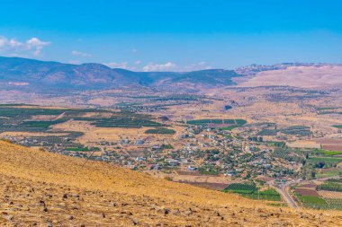 Mount Arbel İsrail'den Migdal köyünün havadan görünümü