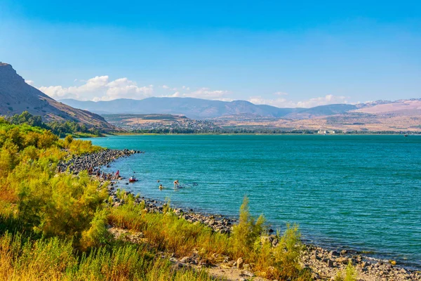 Galilejské jezero při pohledu z hora Arbel v Izraeli — Stock fotografie