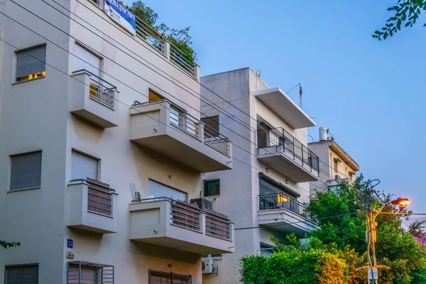 Residential houses and Bauhaus architecture of Tel Aviv, Israel — Stock Photo, Image