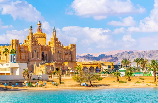 Cityscape Eilat, İsrail-Barış göle görüntülendi