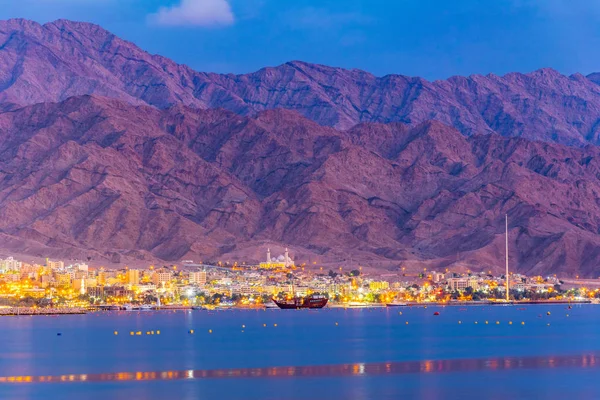 Coucher de soleil sur le bord de mer d'Aqaba en Jordanie — Photo