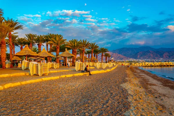 Eilat, İsrail bir plaj gün batımı görünümü