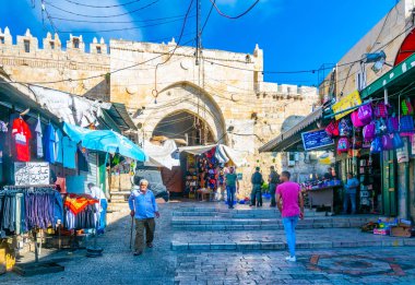 Kudüs, İsrail, 7 Eylül 2018: İnsanlar buradan geçen