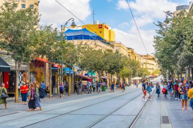 Kudüs, İsrail, 7 Eylül 2018: İnsanlar buradan geçen