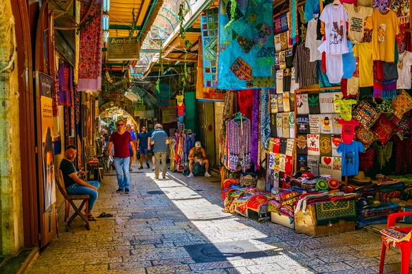 Jerusalem, Izrael, szeptember 6-án, 2018: Emberek között sétálnak — Stock Fotó