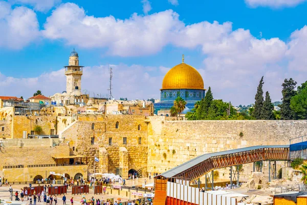 Kudüs, İsrail, 6 Eylül 2018: İnsanlar, dua ediyorlar — Stok fotoğraf