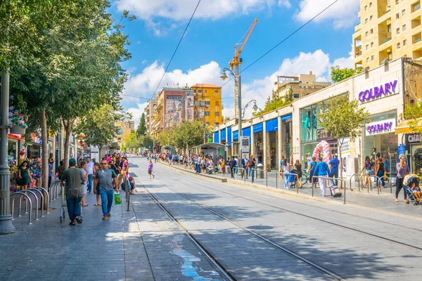 Jerusalem, Israel, 7 September 2018: Personer passerar genom — Stockfoto