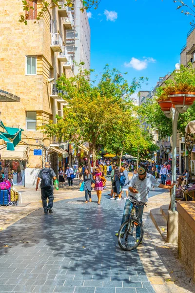 Kudüs, İsrail, 7 Eylül 2018: İnsanlar buradan geçen — Stok fotoğraf