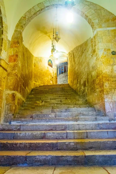 JERUSALEM, ISRAEL, 8 DE SEPTIEMBRE DE 2018: Interior de la iglesia de santa —  Fotos de Stock