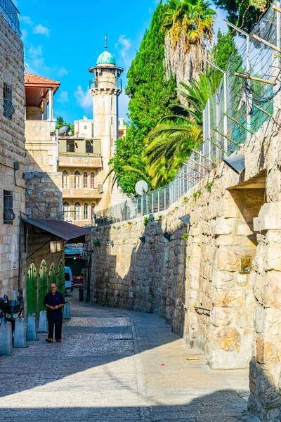 Jeruzalem, Israël, 8 September 2018: Mensen zijn wandeling onder — Stockfoto