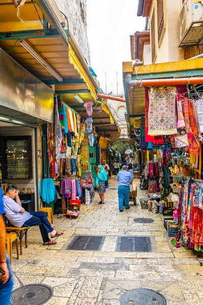 Jerusalem, Izrael, 2018. szeptember 8.: Emberek között sétálnak — Stock Fotó